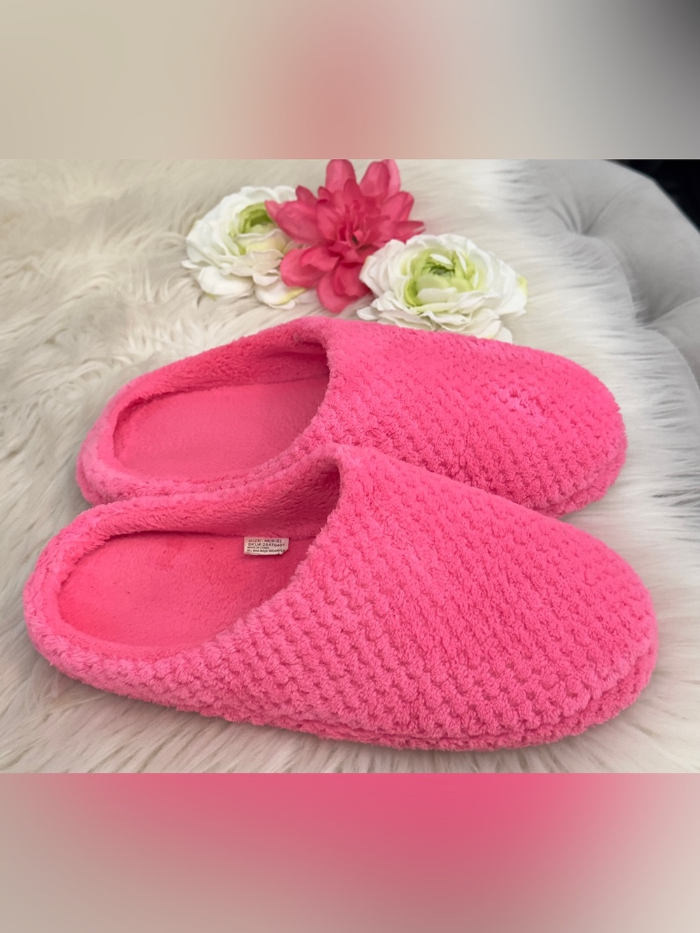 Cozy Bright Pink Women's Slip-On Slippers Sz 8/9 MED NEW!